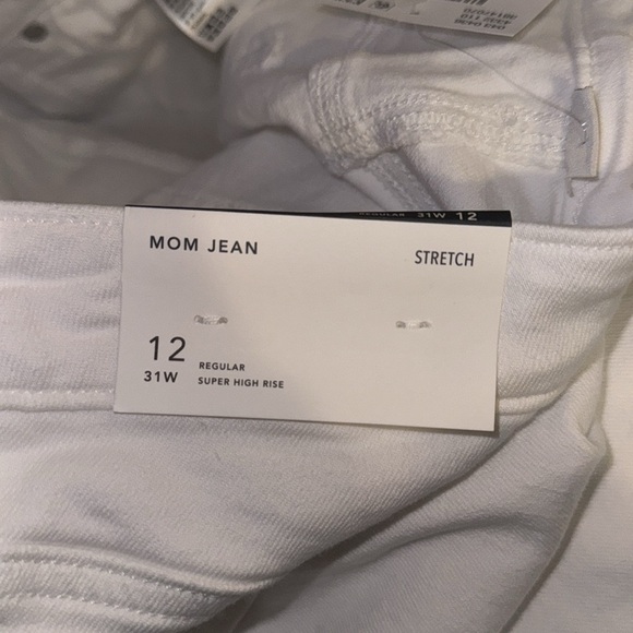 American Eagle Mom Jean - Picture 10 of 10